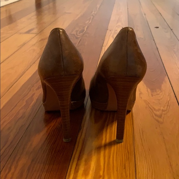 Stuart Weitzman x Scoop NYC brown pumps - Picture 3 of 4